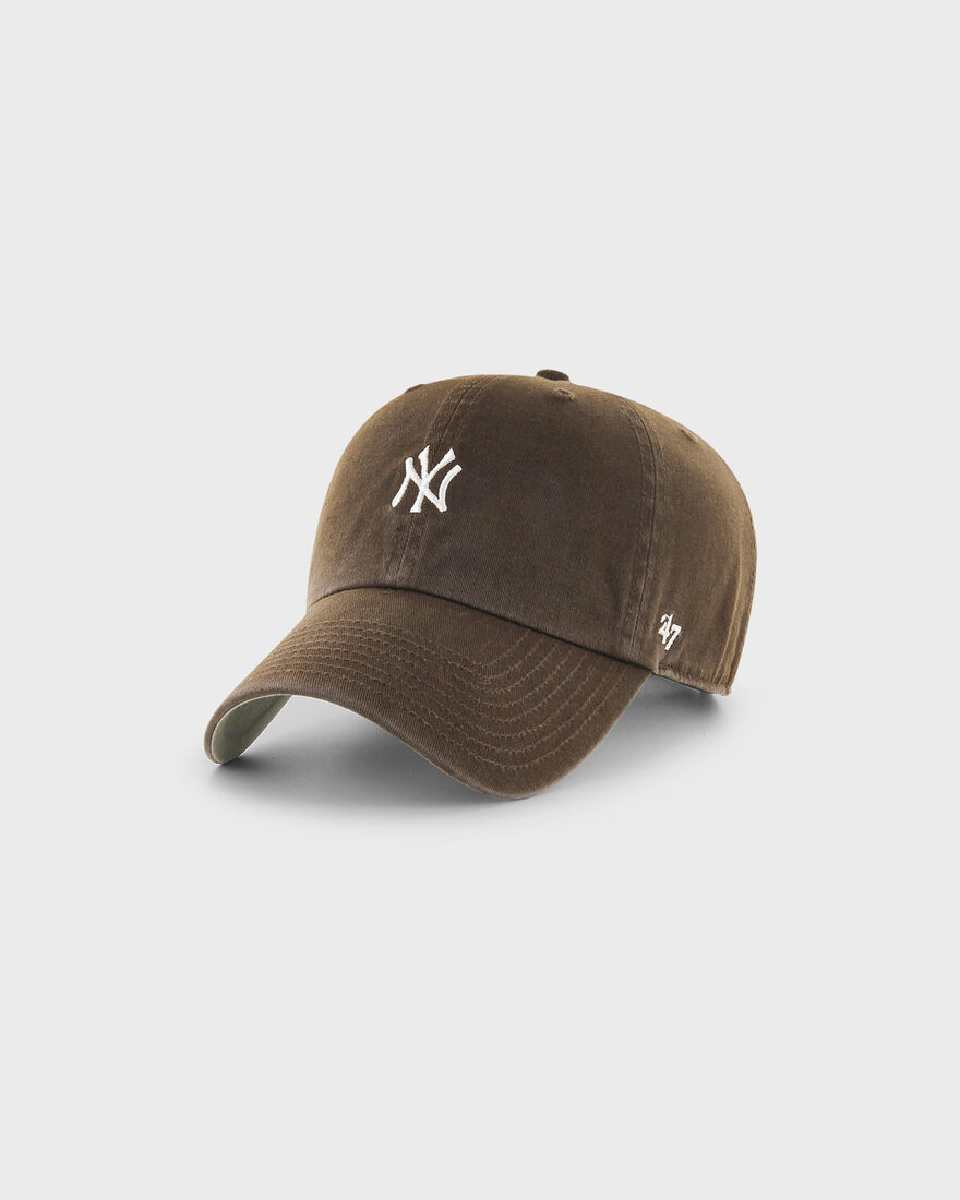 New York Yankees-  Base Runner, Brown, hi-res